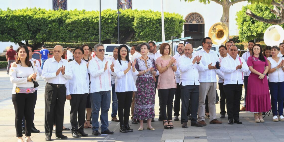 Realizan ceremonia de honores a la bandera en plaza central de Tuxtla Gutiérrez