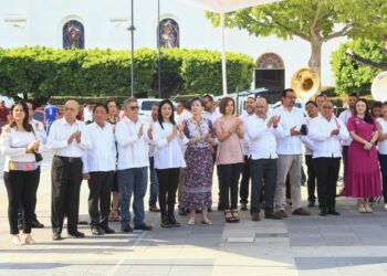 Realizan ceremonia de honores a la bandera en plaza central de Tuxtla Gutiérrez