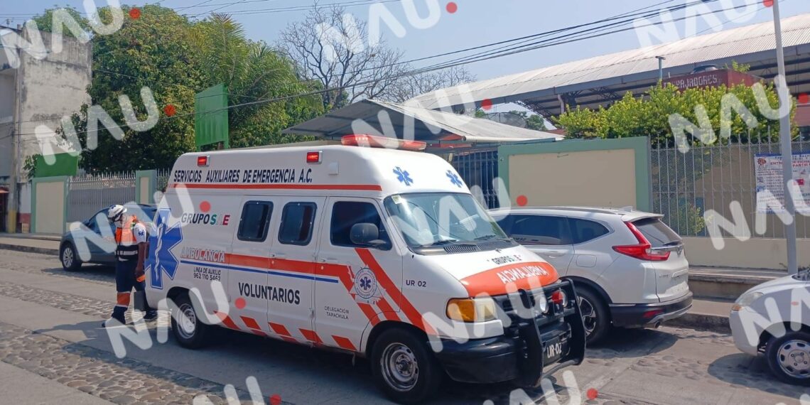 Menor Atendido por Servicios de Emergencia Después de Caída en Escuela Secundaria