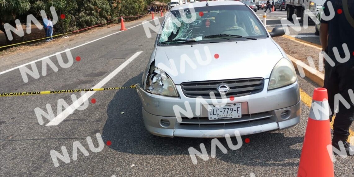 Muere migrante que caminaba en la carretera costera