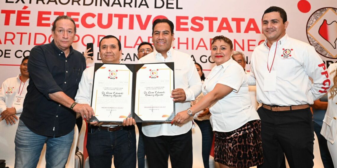 PPCH entrega constancia de candidatura al gobierno de Chiapas a Eduardo Ramírez.