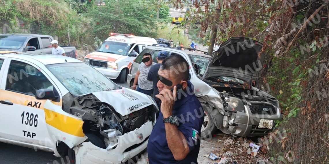 Accidente en la colonia El Vergel deja un herido y daños materiales