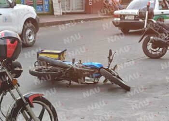 Motociclista resulta herido tras ser impactado por un vehículo que se dio a la fuga