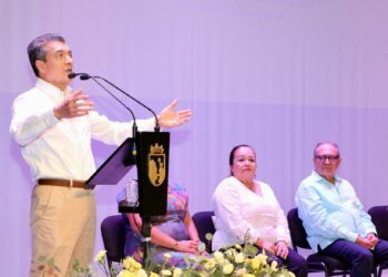 Rutilio Escandón reconoce a la Unicach por mantener finanzas sanas y su compromiso con la educación