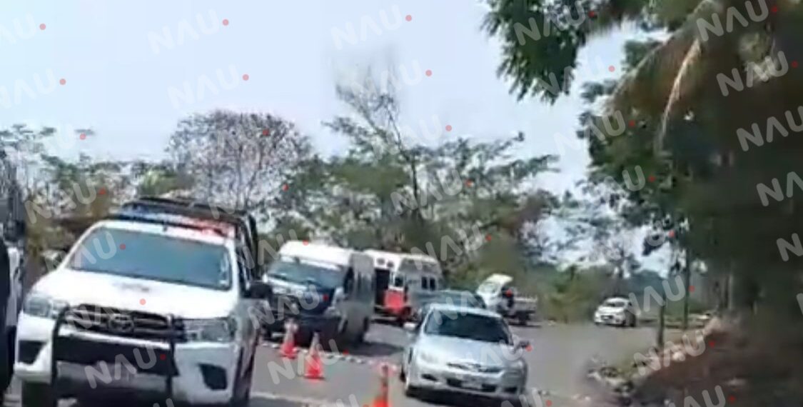 Menor de edad casi muere al caer a un barro en su motocicleta