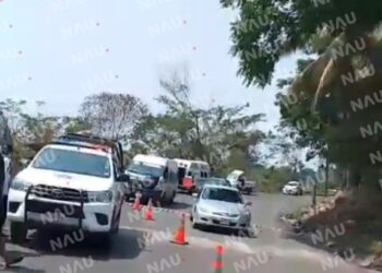 Menor de edad casi muere al caer a un barro en su motocicleta