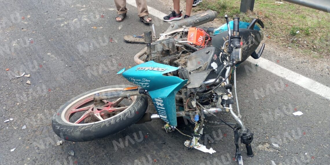 Grave accidente en Tuzantán: Joven motociclista resulta herido