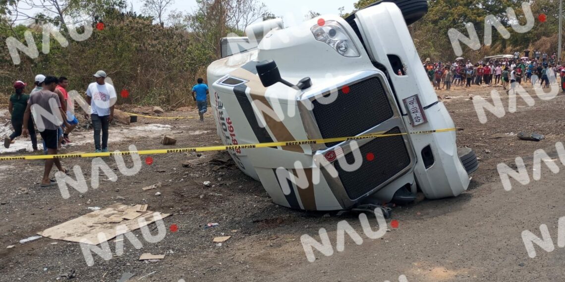 Accidente en la Curva de la Muerte de Tuzantán deja pérdidas millonarias
