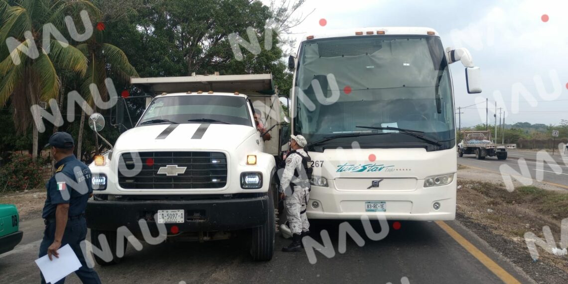 Accidente vehicular en el Retén del Hueyate en Huixtla.