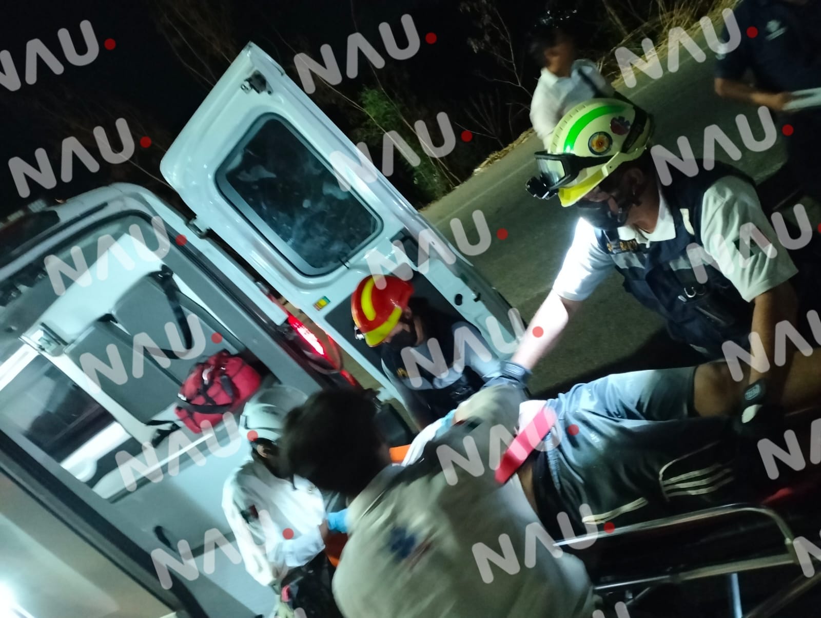 Aparatoso choque entre autobús y taxi deja un herido y daños materiales ...