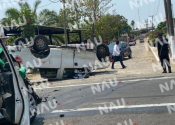 Vuelca camioneta tras choque en la carretera costera Tapachula-Huixtla