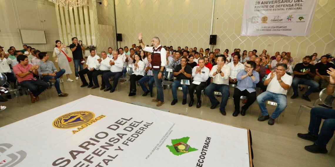 Transportistas refrendan apoyo a Angel Torres