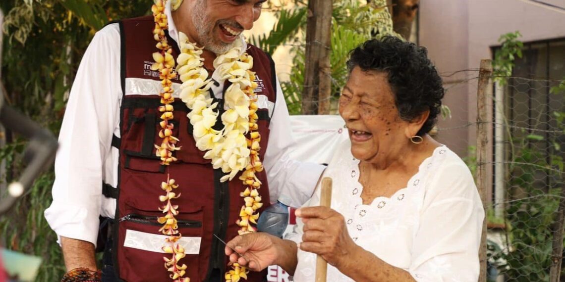 En Real del Bosque, Angel Torres agradeció el respaldo que ha recibido en sus recorridos casa por casa