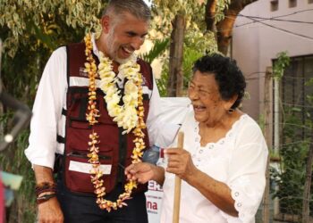En Real del Bosque, Angel Torres agradeció el respaldo que ha recibido en sus recorridos casa por casa