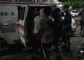 Vecinos capturan a presuntos delincuentes que robaron baterías de ambulancias