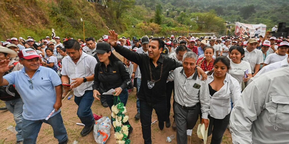 Eduardo Ramírez hace recorrido por la paz en la Sierra de Chiapas