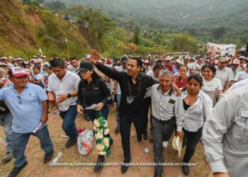Eduardo Ramírez hace recorrido por la paz en la Sierra de Chiapas