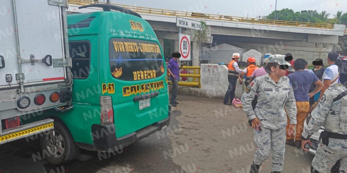 Solo daños deja accidente de combi de pasaje que se le fueron los frenos