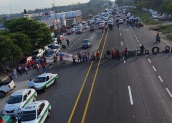 Colonos de la Colonia Feliciano Renaud exigen topes peatonales para prevenir accidentes
