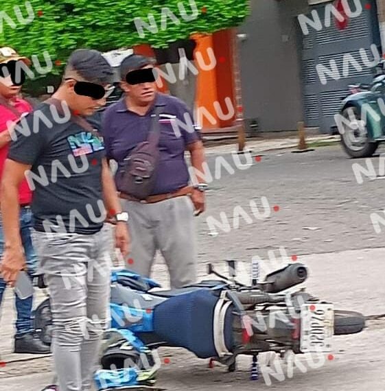 Taxi atropella a motociclista en el fraccionamiento Guadalupe