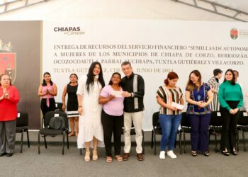 Rutilio Escandón entrega recursos del servicio financiero “Semillas de Autonomía” a mujeres
