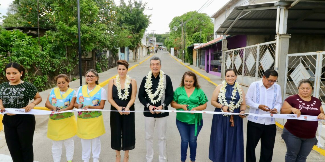 Inaugura Rutilio Escandón pavimentación de calles y avenidas en la colonia Rosario Poniente, de TGZ