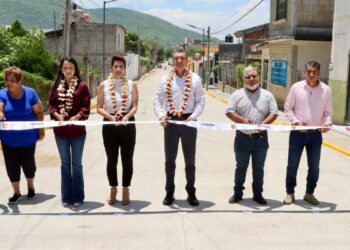 En Tuxtla, Rutilio Escandón inaugura pavimentación y mejoramiento de vialidades en Plan de Ayala