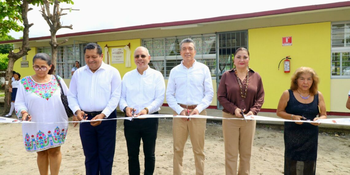 Tras años de abandono, Rutilio Escandón moderniza la Telesecundaria No. 786 “Quetzalcóatl”, de Tapachula