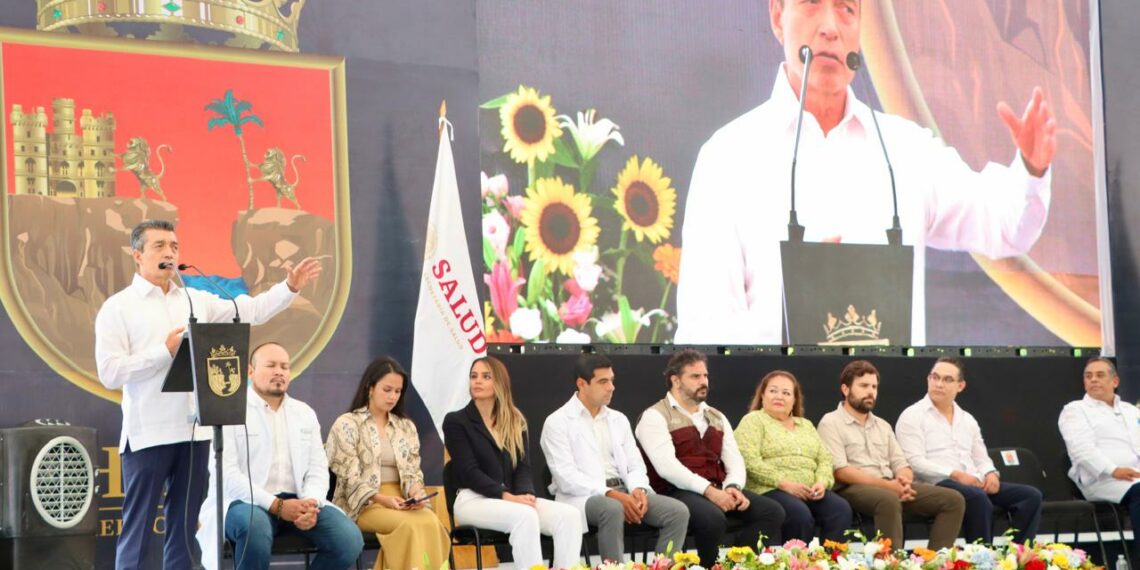 Encabeza Rutilio Escandón entrega de apoyos funcionales y ambulancias a hospitales públicos de Chiapas