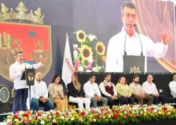 Encabeza Rutilio Escandón entrega de apoyos funcionales y ambulancias a hospitales públicos de Chiapas