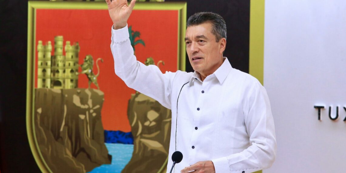 Aeronaves oficiales continúan con la atención de emergencias del pueblo, destaca Rutilio Escandón