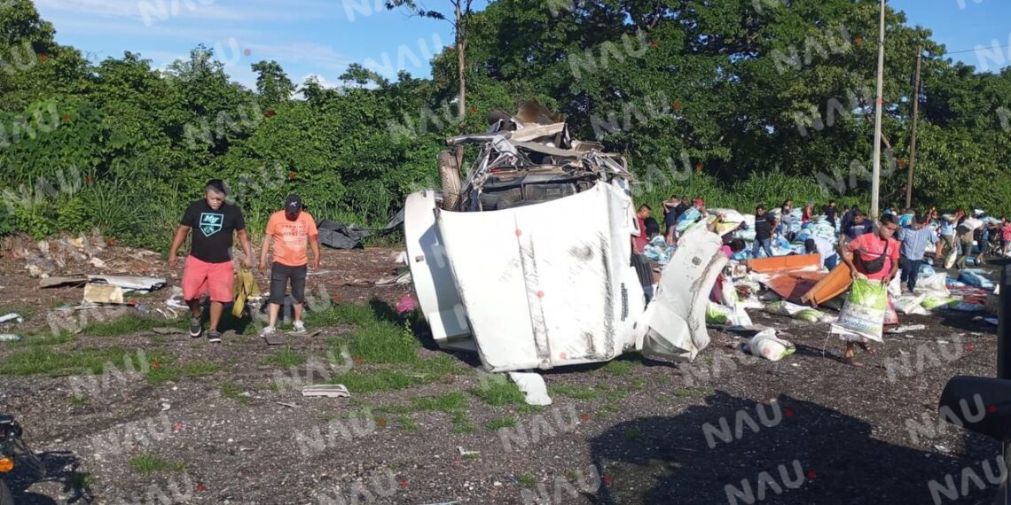 Accidente de Tránsito en la Curva del Diablo: Vehículo Volcado y Actos de Rapiña