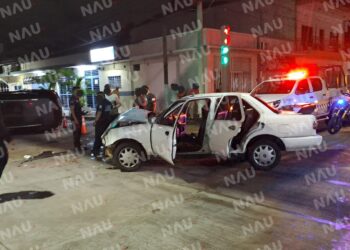 Accidente de tránsito en la 15 Oriente-Poniente deja a dos personas con lesiones leves