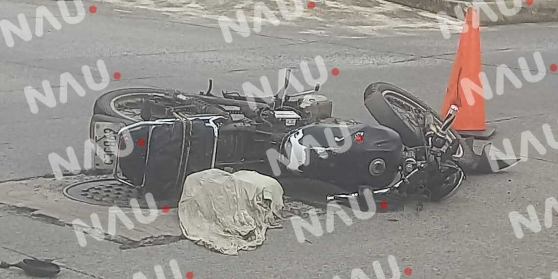Accidente entre motocicleta y vehículo deja un herido