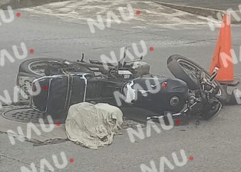 Accidente entre motocicleta y vehículo deja un herido