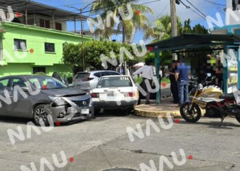 Aparatoso accidente en el fraccionamiento Las Vegas. Solo se registraron daños materiales
