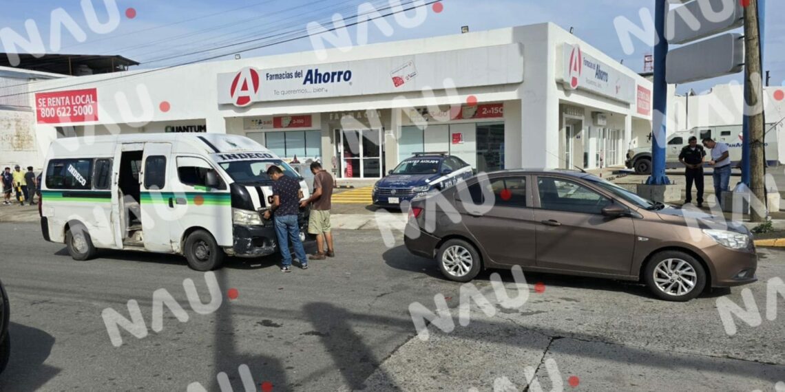 Daños materiales deja accidente por alcance