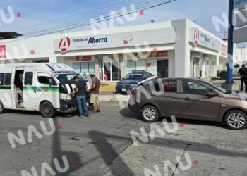 Daños materiales deja accidente por alcance
