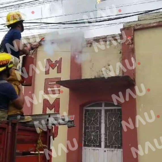 Incendio por cortocircuito en la 5a avenida norte controlado por bomberos