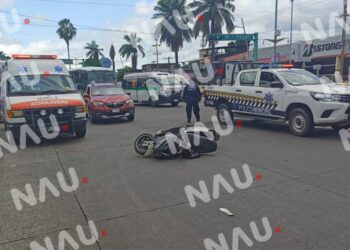 Mujer Lesionada en Accidente de Motocicleta y Vehículo Particular en Tapachula
