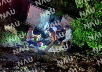 Trágico accidente en la carretera Tonalá-Pijijiapan deja a un fallecido y cuatro heridos, empleados del Imss.