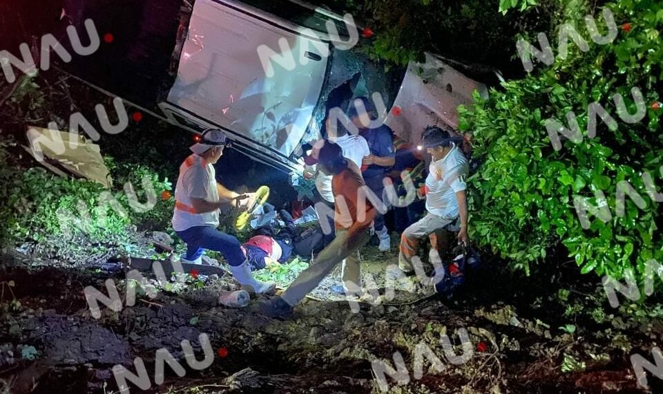 Trágico accidente en la carretera Tonalá-Pijijiapan deja a un fallecido y cuatro heridos, empleados del Imss.
