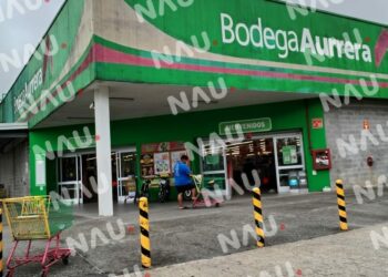 “Vídeo” Detienen a un Hombre y una Mujer por Robo en Bodega Aurrerá; Uno Logró Fugarse