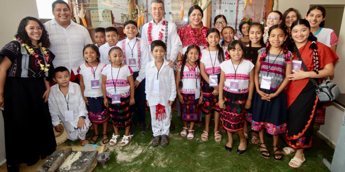 Rutilio Escandón y Alejandra Frausto reciben a niñas, niños y jóvenes de los Semilleros Creativos de Chiapas