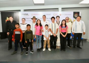 Rutilio Escandón encabeza ceremonia de premiación del XXVI Concurso Estatal del Ámbar