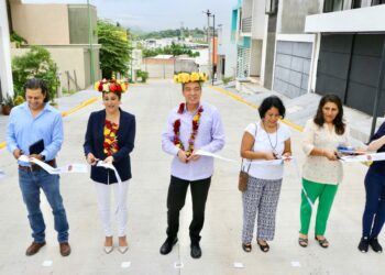 Inaugura Rutilio Escandón pavimentación del circuito vial de la colonia Barranca Verde, de Tuxtla Gutiérrez