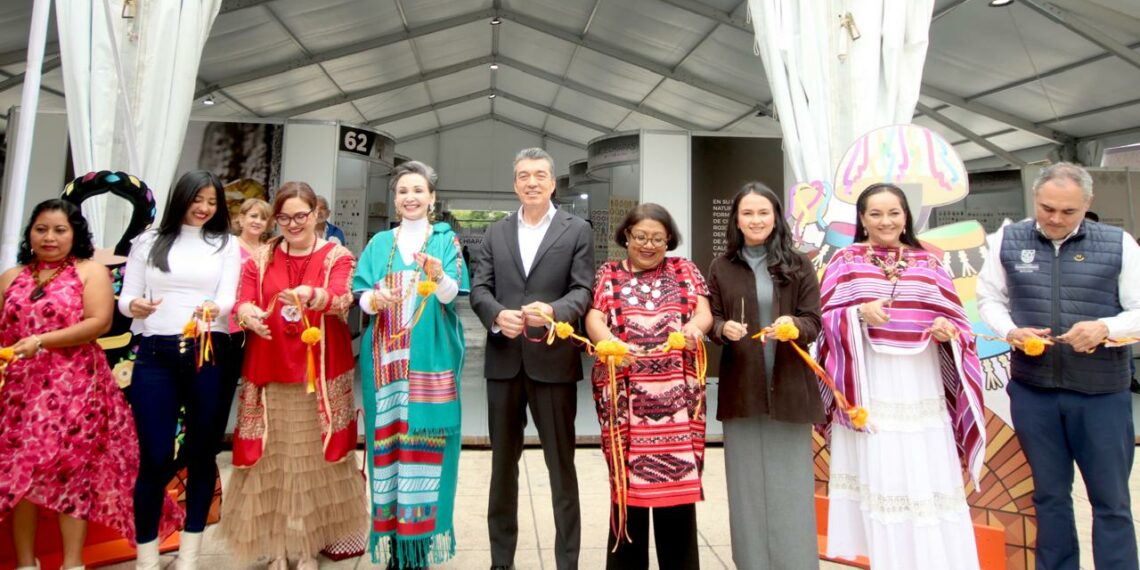 Inaugura Rutilio Escandón XXVII Expo Ámbar de Chiapas, en el Monumento a la Revolución, en la CDMX