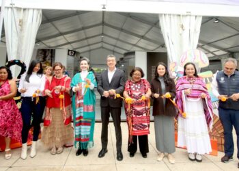Inaugura Rutilio Escandón XXVII Expo Ámbar de Chiapas, en el Monumento a la Revolución, en la CDMX