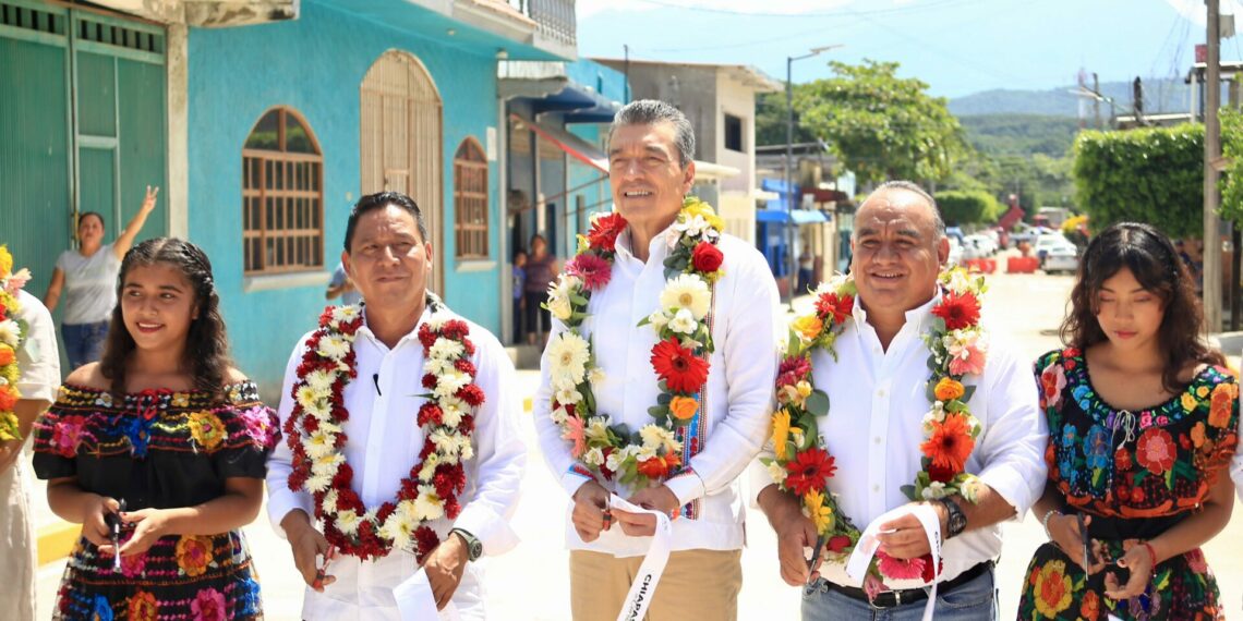 Con pavimentación de más vialidades, hacemos justicia social al pueblo de Huehuetán: Rutilio Escandón