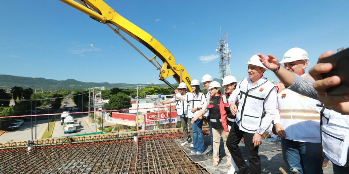 Rutilio Escandón constata avances del 95 % en la construcción del paso a desnivel de la Torre Chiapas